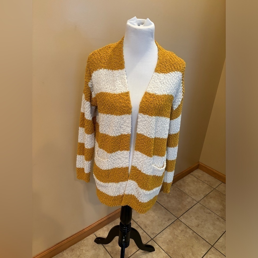 Every Detail LA Women’s Cardigan Sweater